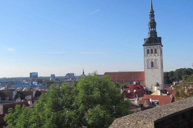 右側を見た様子<br />聖ニコラス教会かな？