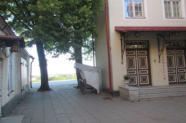 門をくぐるとこんな景色<br />一瞬またアパートかな！？と思いましたが<br />今度こそ正解です