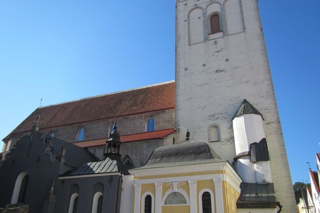 入れないので青い空との様子を楽しもう<br />見切れてしまったのが残念