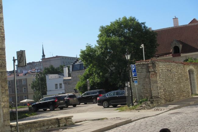 聖ニコラス教会の奥<br />歩いていく余裕はないので写真だけ撮ってみた