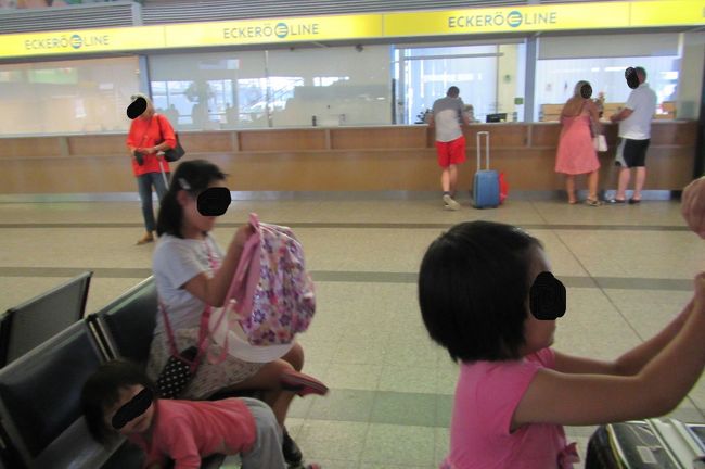 Ｅチケット類は全て印刷してクリアファイルに入れてまとめてきたが<br />それを見せると「２階でチェックインしてね」と言われる<br />１階のチケットコーナーはチケットを入手していない人用