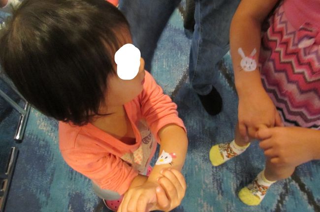 三女も<br />「キティちゃんー！！」と見せに来る