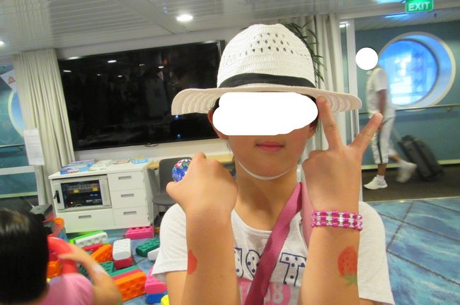 長女はいちごを描いてもらった