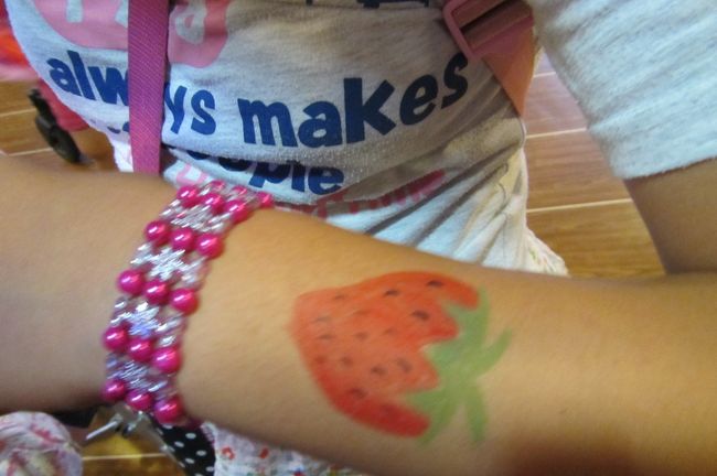 いちごが本当にお気に入りの長女<br /><br />つぶつぶを描く分、一番時間かかりそう