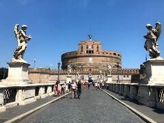 サンタンジェロ城に・・・
ローマの超基本観光地を抑えていきます。