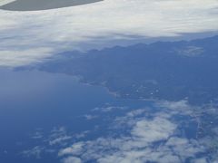 下北半島の西南、むつ市脇野沢村（写真で左端の方）から大湊（写真で右端の方）上空です。