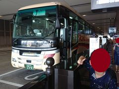  大阪駅から高速バスで名古屋移動します。早期購入で１５００円で購入できました。

　大阪駅JR高速バスターミナル１３：３０→１６：２３名古屋駅（新幹線口）