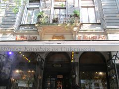 オペラ劇場近くのカフェ　ミューヴェーズで一休み