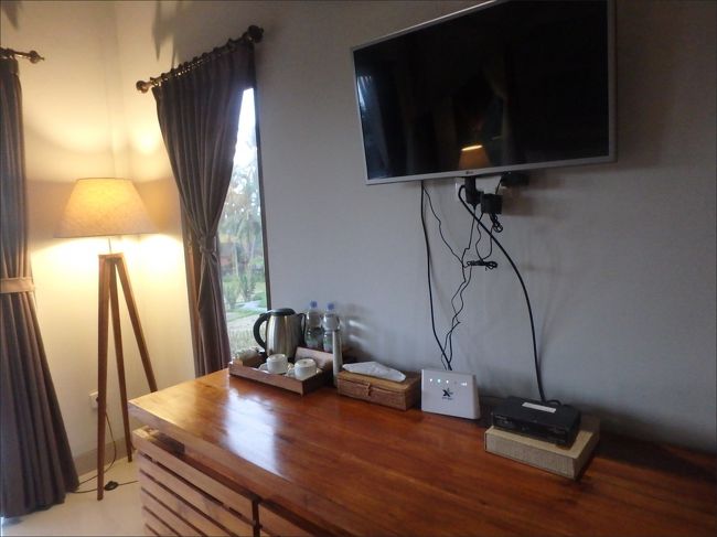 ベッド以外のインテリアも、下のお部屋とほぼ同じですね。<br />若干、スタンドランプが違っていたりとか、それくらいです。