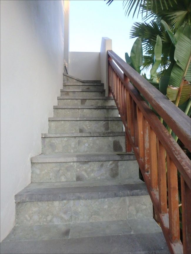 出かけているあいだに、２階のお部屋のほうも整い済み。<br /><br />鍵はすでに上下階とも渡されているので、すきなほうをどちらでも、自由に使えるのですが、<br /><br />今夜はまず上のお部屋で寝てみたいと思っていたので、早速、荷物を持って上がってみます。