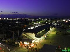 【会津若松駅】
ホテルから撮影。白虎隊の像やＳＬの動輪も見えます。
有終の美を飾るに相応しい良い眺めです。

磐越西線の旅はここで終わり、翌日は只見線の旅です♪
▲トータル　橋18、トンネル１、転車台３、SL他７、ダム４、建築７▲

◆只見線の旅はこちら◆
https://4travel.jp/travelogue/11392070