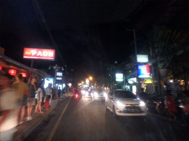 19:30<br /><br />今日のディナーは、ウブドセントラルから少し外れた、