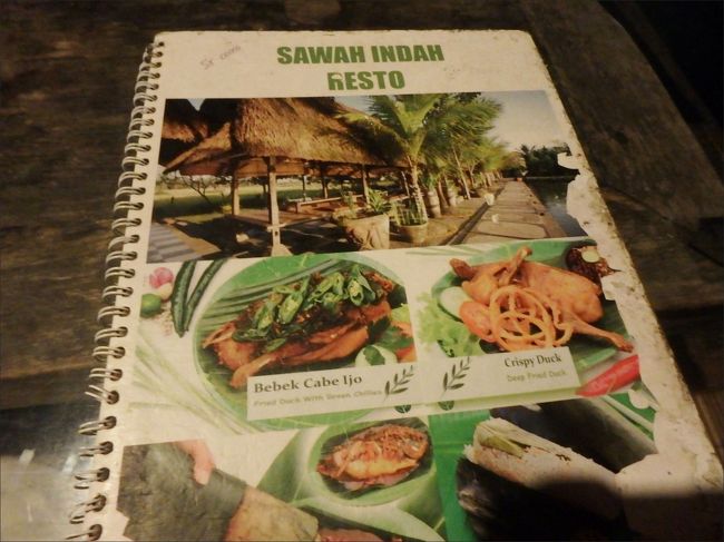 メニュー。<br /><br />こちらのお店は、アヒル料理が有名だそうなのですが、