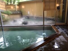 花山温泉温湯山荘で日帰り入浴
普段は10:00～のようですが、この日は11:00～との貼紙があり
ちょっと待って早目に入れていただきました。(500円）
pH7.7の塩化物泉です。ぬるいお湯を期待していたら源泉62℃
との表示で普通に熱いお湯でした。露天風呂もあり、よかったです。