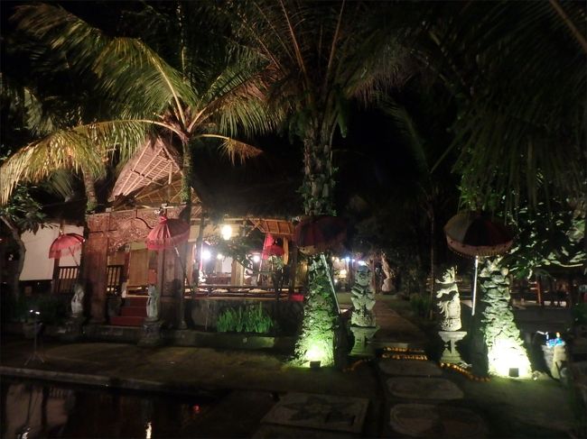 田んぼのど真ん中にある<br />「Sawah Indah」というレストランに連れてきてもらいました。 