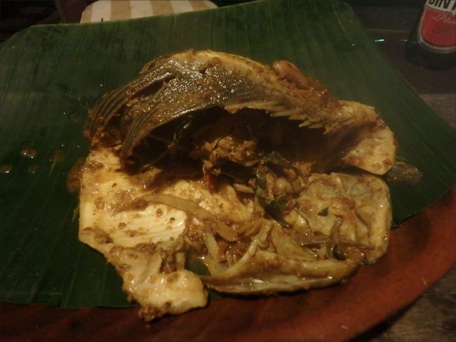 出てきた魚はこんな感じで。。<br /><br />骨が多くて食べずらかった。味は可も不可もなく・・といったところかな。