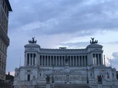 行きと同じようにバスに1時間ほど揺られ、ローマ市内へ戻ってきました。
地下鉄B線のポンテ・マンモーロ駅からテルミニ駅へ戻り、いったんホテルへ。

少し休憩したのち、今夜はコルソ通りにある教会で無料コンサートが行われるということで出発！

テルミニ駅からヴェネツィア広場までバス。そこから徒歩で向かいます。
ヴィットリオ・エマヌエーレⅡ世記念堂を見ながら進みます。