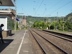 オーバーヴェセル駅。がらーんとしていてあまり人がいません。