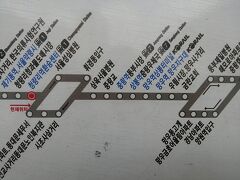 鐘閣駅から、次の目的地拠点となる「清涼里駅」へ。
清涼里駅4出口から、270番のバスに乗り、目指す墓地のある「トンブジェイル病院」というバス停まで。
嬉々として乗っていましたが、路線図をよく見ると、右の輪っかの上側に「トンブジェイル病院」があり、この輪っか、帰りは通らないという意味だということに、この時は全く気付いていませんでした。
この書き方、一周すると思いませんか？