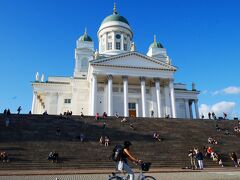 ヘルシンキ大聖堂　1852年建造

街のシンボル的存在です。ルーテル派の総本山。
フィンランドは、「フィンランド福音ルター派教会」と「フィンランド正教会」の2つが国教です。