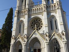 南仏4日目、本日も快晴なり。
今日はニース散策といきましょう。
まずはホテル前にある教会、ノートルダムバジリカ聖堂（Basilique Notre-Dame）から。