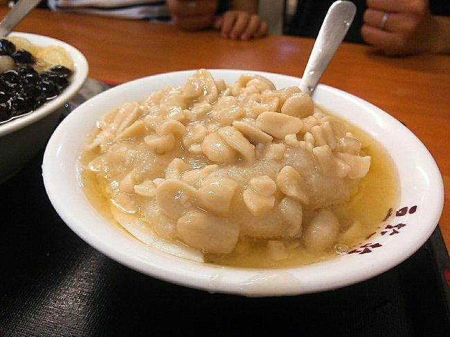 ここのピーナッツの豆花が本当にだいすき！<br />あとシャリシャリでべっこう飴のような味の氷も大好き♡