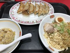 明日のスタミナのため、夜は餃子の王将