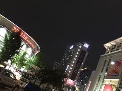 チケット変更できて
ホッと、、夜の卸市場エリアへ