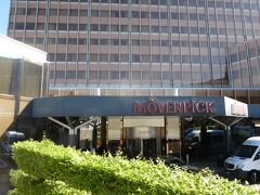 ジュネーブに前夜遅く着いたので、空港近くのMovenpick Hotelで一泊。部屋は広く､朝食のメニューも豊富で美味しく、一泊ではもったいない感じでした。

ここでは参加者全員が同じ宿ですが、明日からはいくつかのアパートやシャレーに分宿します。