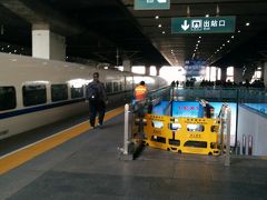 みなさんこんにちは、ふとももぷるぷるです。
中国蘇州の高速鉄道蘇州駅です。
上海虹橋駅から約35分位で蘇州に到着しました。
中国新幹線ですが快適でした。