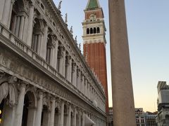 鐘楼が見えてきました。Veneziaだぁ～

解放感のある広場サンマルコ広場到着です。