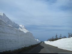 トレッキングを終えて、
またまた雪の回廊の「八幡平アスビーテライン」をドライブ。
