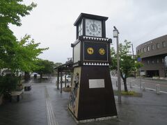 駅を出て一番大きい通りを進むとからくり時計がありました。播州赤穂駅と赤穂城跡のちょうど真ん中あたりです。