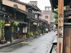 昨日の晩に散歩した『古い町並み』
雨で残念だけどしっとりした感じもいいですね。