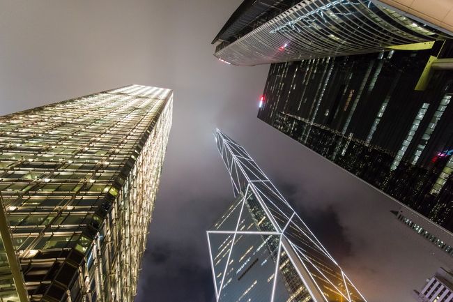 ふもとからのビル群もなかなか迫力あります