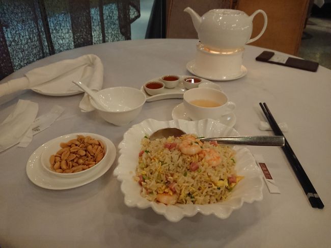 夕飯は行ってみたかったレストラン、百楽潮州にて。<br />いろいろ食べたかったのですが、一人なので食べ切れるチャーハンだけで。