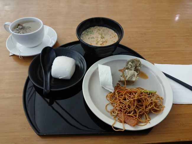 今日は帰る日。<br />香港のキャセイラウンジを満喫しました。