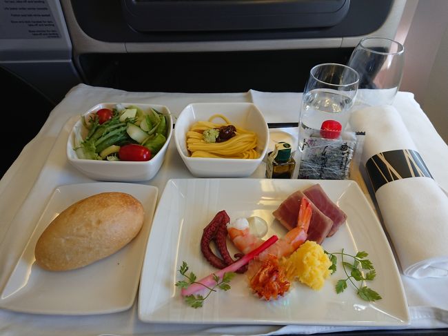 帰りのビジネスクラスの機内食。<br />わりとビジネスクラスとラウンジを巡ること重視でしたが、満喫できました。