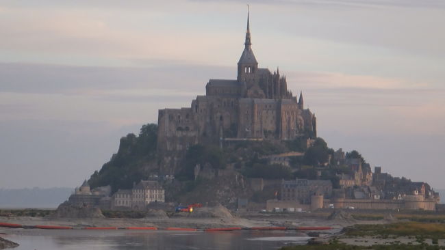 フランスナンバーワンの巡礼地モンサンミッシェルのデザイン