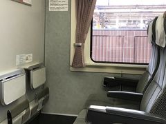 名古屋駅
11時発のワイドビューしなので
松本へ旅立ちます～(*'▽')♪

日曜の松本行きは空いています。