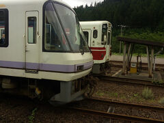 列車は阿仁合駅に到着。ここには秋田内陸縦貫鉄道の本社と車両基地があります。ここにはAN8900形が停まっていました。