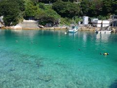 いきなりこんなエメラルドグリーンの海が・・