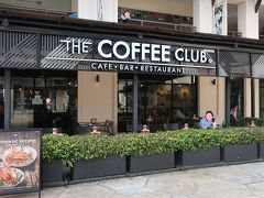 ディナータイムには早いので、空いています。