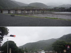 　阪急嵐山で下車し、嵐電嵐山へ向かう。時は１２時半過ぎ。

　渡月橋・・・台風２１号通過後は風下側の欄干がぶっ倒れてたそうだけど、このときはまだ無事。ひょっとしたら、この画像が無事だった頃の最後の姿を記録した物かも。