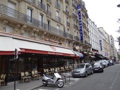 10時過ぎにモンパルナス駅に到着。今夜の宿Timhotel Paris Gare Montparnasseに荷物を置いて、10:30過ぎにホテルを出発だ。フロントの人は感じのよい人だった。