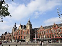 アムステルダム中央駅前に到着しました。

一人でお買い物している友人が寂しい思いをしているかもしれないと、早めの時間ではありましたが待ち合わせ場所に急ぎます。