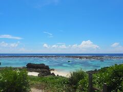 ホテル近くの海からの光景です。
宮古島のサンゴは数年前の海水温上昇でだいぶ死滅したらしいけど、でもきれいだね。