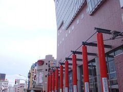 駅前に建つ複合ビル、アウガ。
役所関係の部署や、図書館なんかも入っているようです。