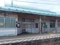 津軽新城駅。

お、味のある駅舎。