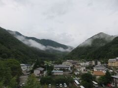 半世紀ぶりの台風が近づいているらしい。
鹿教湯も寒くて曇っている。